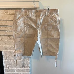 Saint johns bay easy fit through hip and thigh Bermuda mid rise